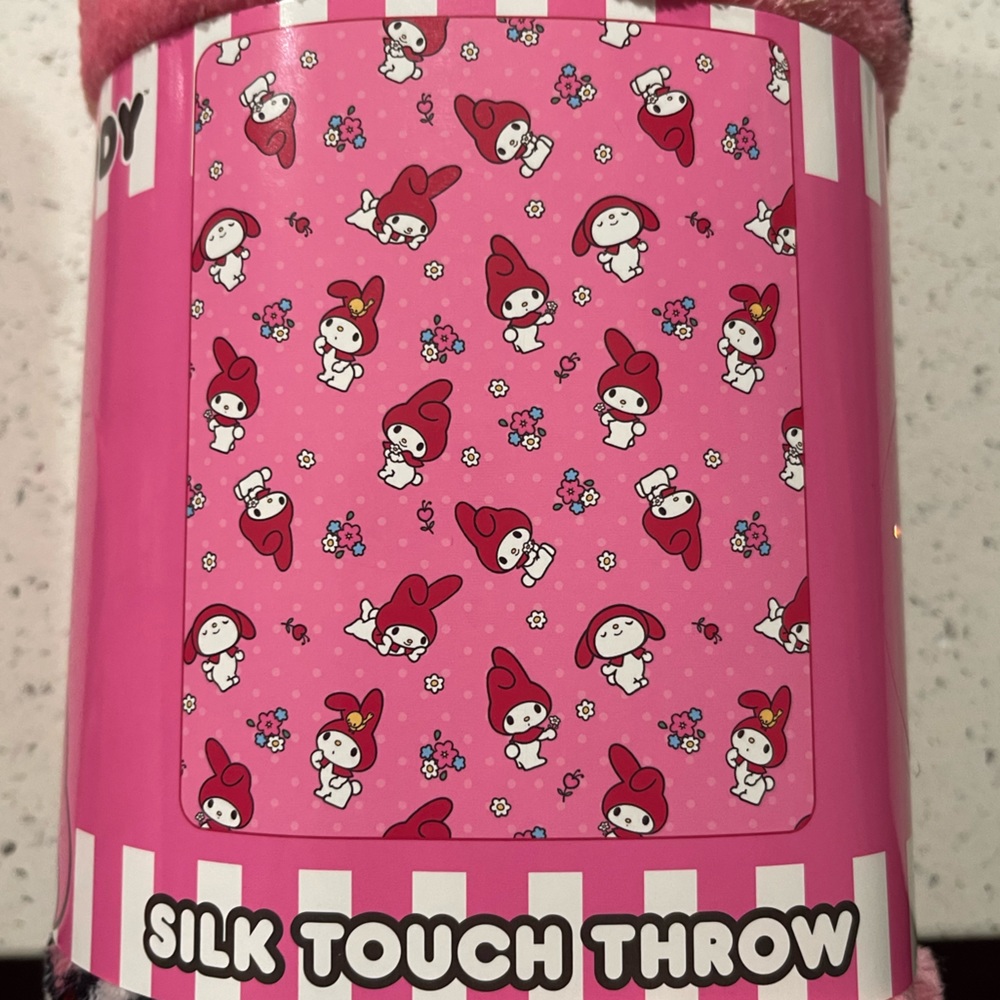 My melody by sanrio throw